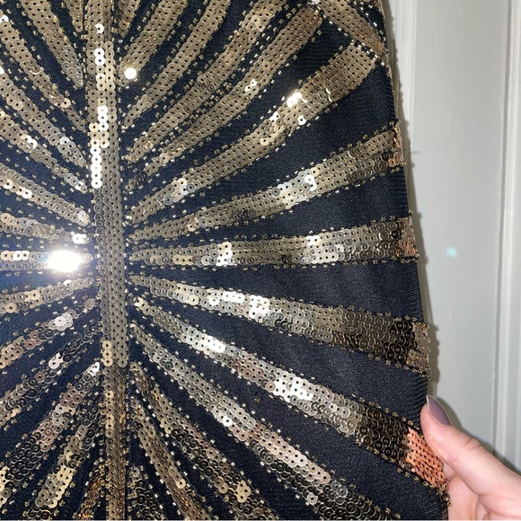 Gold and Black sequin gown - Picture 5 of 6